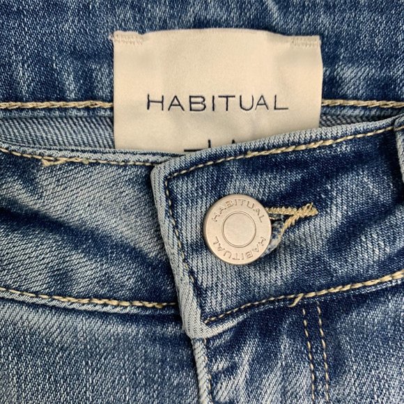 Habitual Raw Cut Hem Jean Shorts - Picture 4 of 9